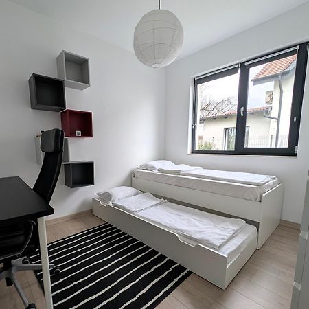 Zola Guest House Oradea Bagian luar foto